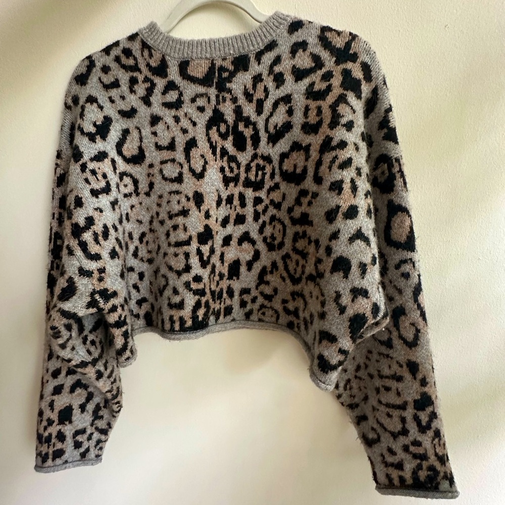 Zara: Size M, crop top patterned long sleeve